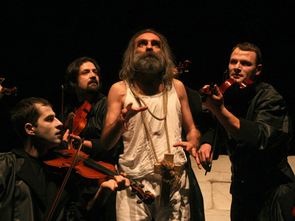 piesa de teatru - mihai maniutiu