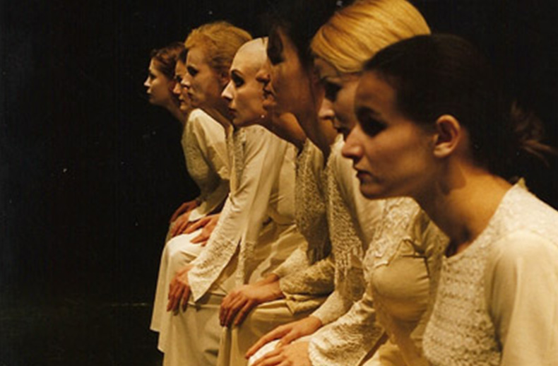 intrusa, 2002 - mihai maniutiu