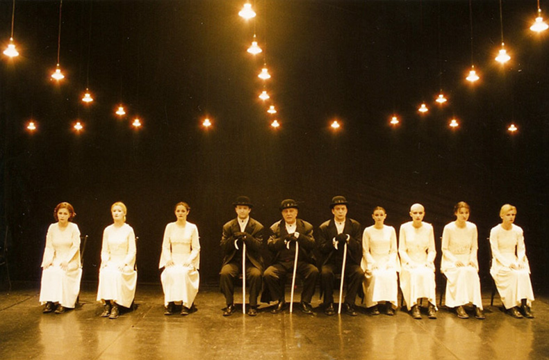intrusa, 2002 - mihai maniutiu
