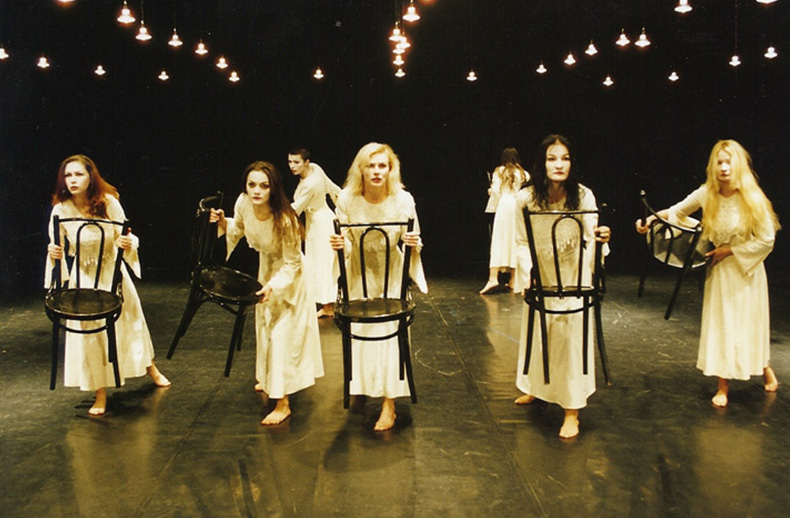 intrusa, 2002 - mihai maniutiu