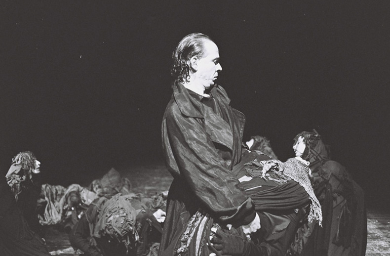 omorul in catedrala, 1995 - mihai maniutiu