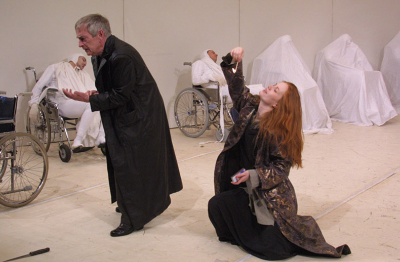 tragica istorie a doctorului faust, 2003 - mihai maniutiu