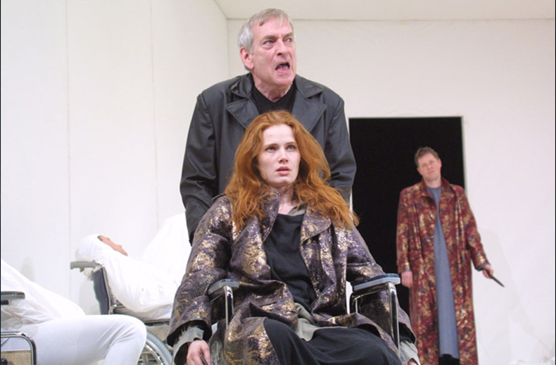 tragica istorie a doctorului faust, 2003 - mihai maniutiu